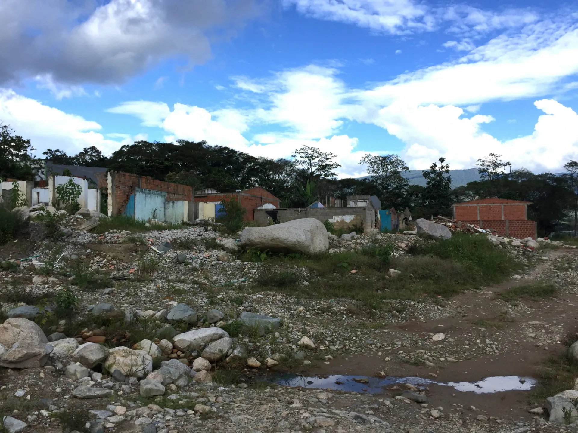 Local impacts of the 2017 avalanche devastating Mocoa, Colombia